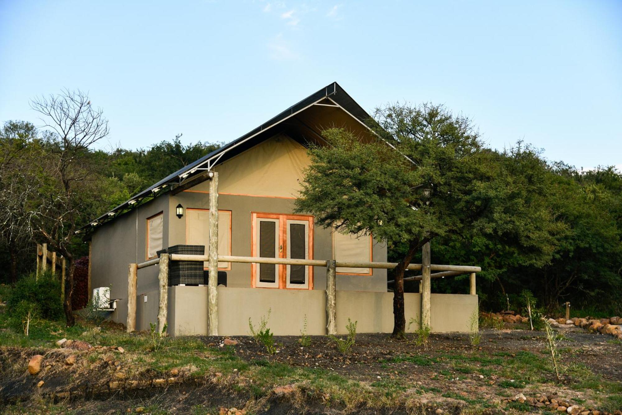 The Springbok Lodge เลดี้สมิธ ภายนอก รูปภาพ